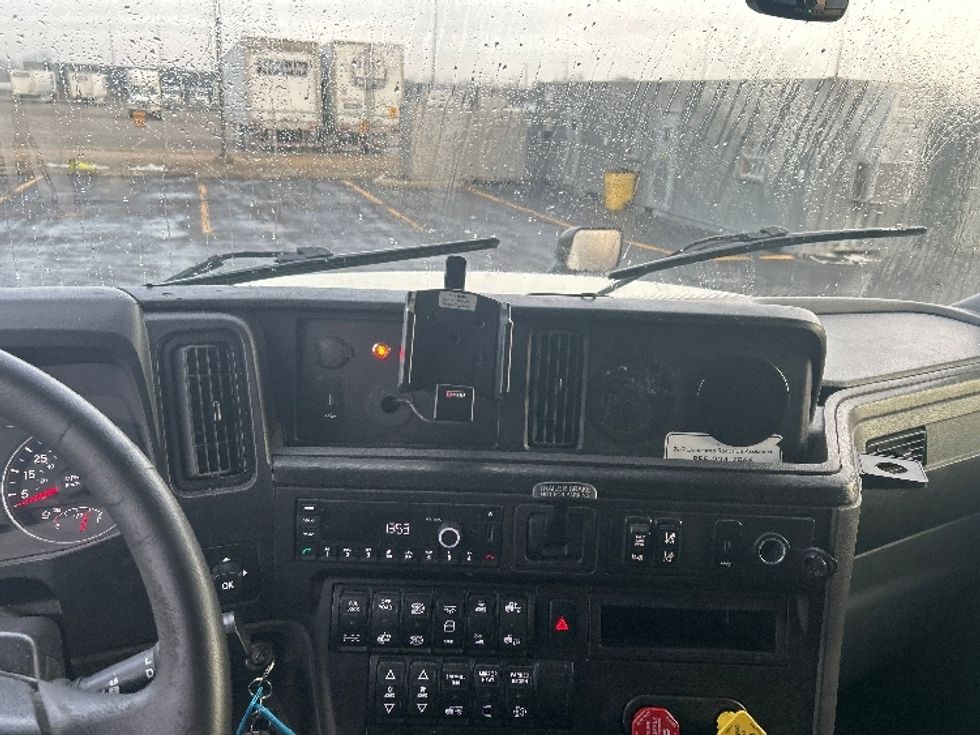 Sleeper Tractor-Heavy Duty Tractors-International-2023-LT625-Columbus-OH-618,266\n\t\tmiles-$ 44,000 - Image 12