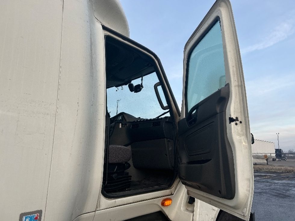 Sleeper Tractor-Heavy Duty Tractors-International-2023-LT625-Columbus-OH-618,266\n\t\tmiles-$ 44,000 - Image 13