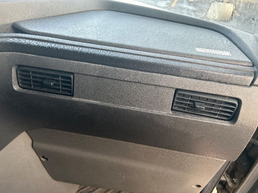 Sleeper Tractor-Heavy Duty Tractors-International-2023-LT625-Columbus-OH-618,266\n\t\tmiles-$ 44,000 - Image 14