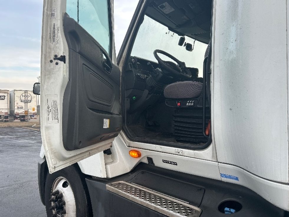 Sleeper Tractor-Heavy Duty Tractors-International-2023-LT625-Columbus-OH-618,266\n\t\tmiles-$ 44,000 - Image 9