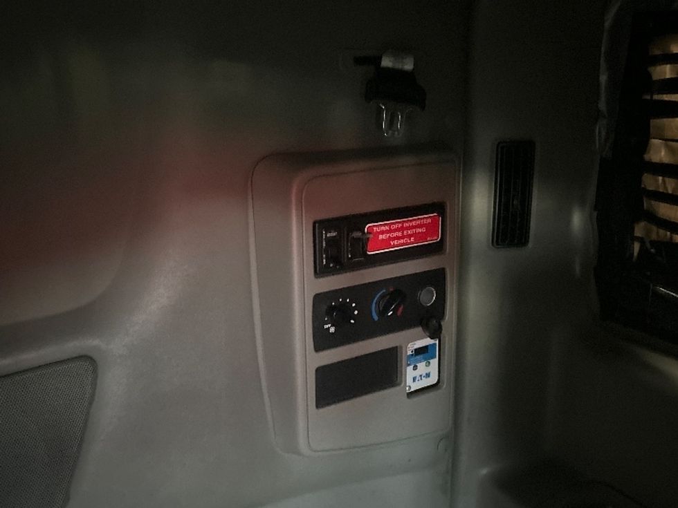 Sleeper Tractor-Heavy Duty Tractors-International-2023-LT625-Columbus-OH-654,600\n\t\tmiles-$ 40,500 - Image 17