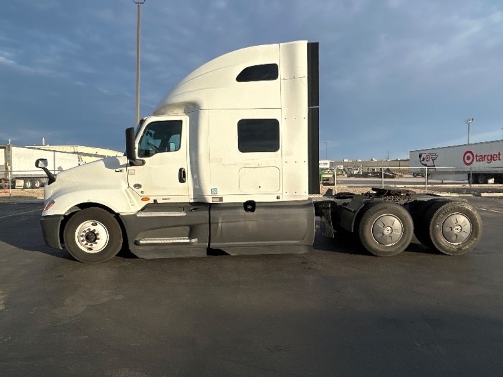 Sleeper Tractor-Heavy Duty Tractors-International-2023-LT625-Columbus-OH-654,600\n\t\tmiles-$ 40,500 - Image 4