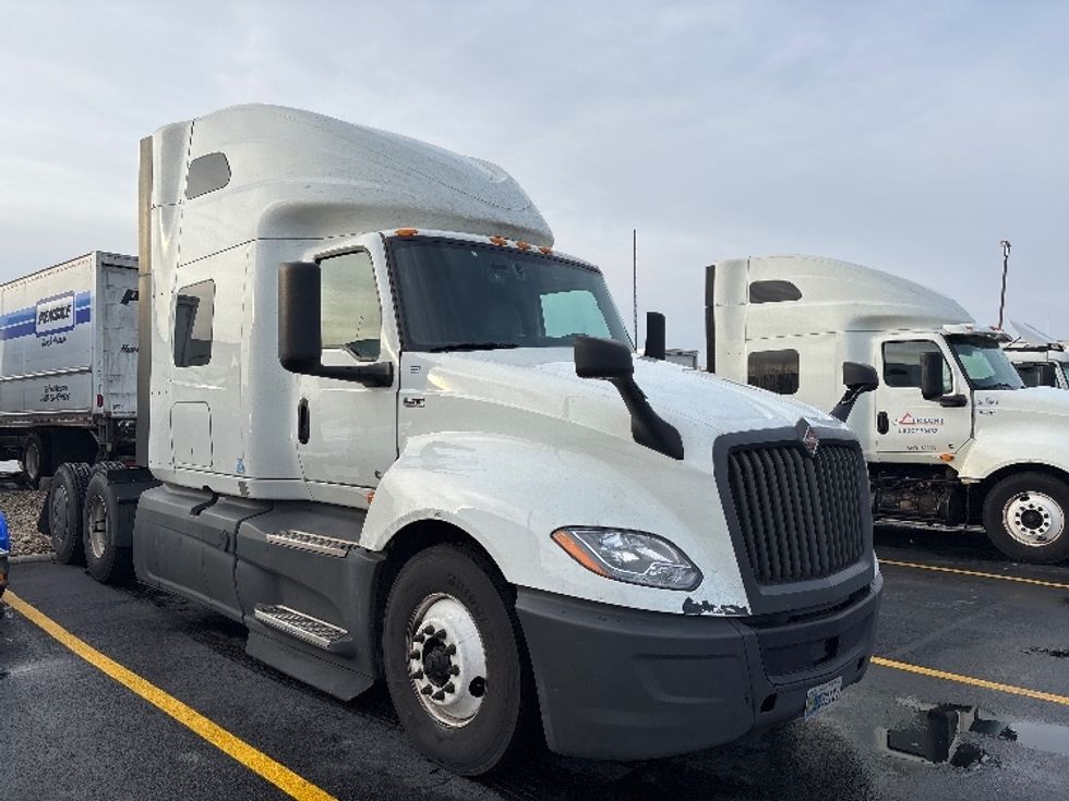 Sleeper Tractor-Heavy Duty Tractors-International-2023-LT625-Columbus-OH-665,988\n\t\tmiles-$ 39,500 - Image 1