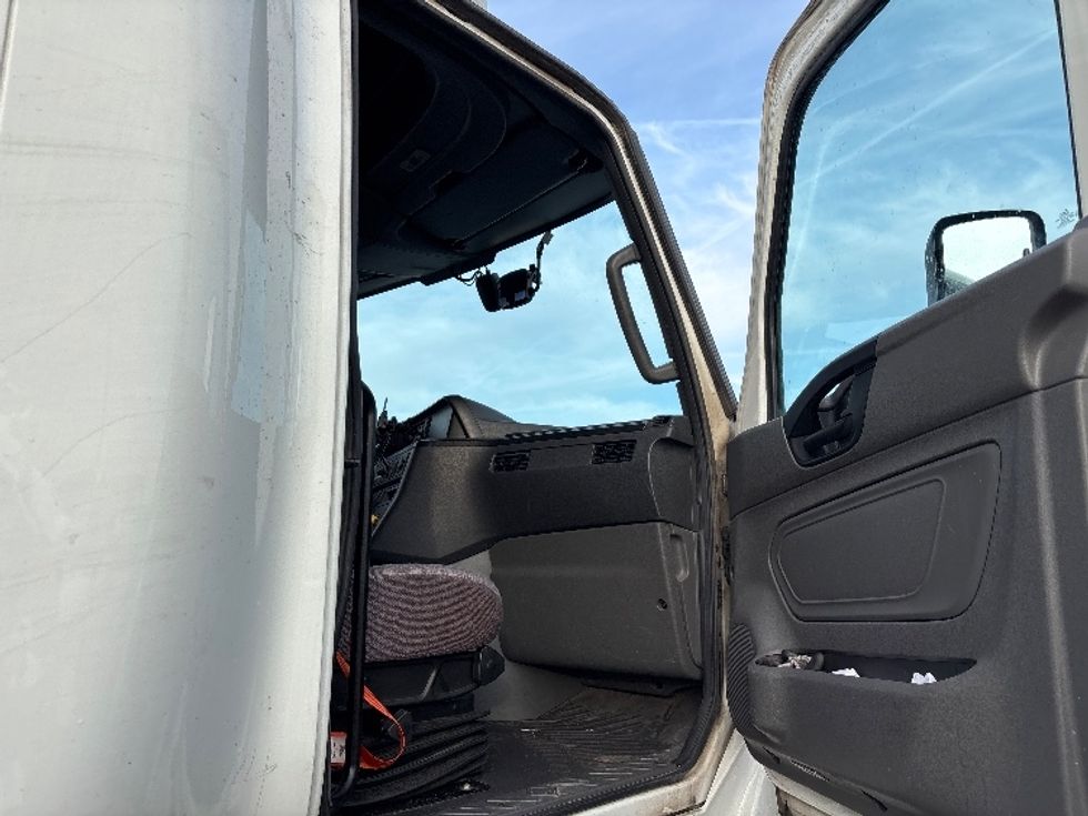 Sleeper Tractor-Heavy Duty Tractors-International-2023-LT625-Columbus-OH-665,988\n\t\tmiles-$ 39,500 - Image 13