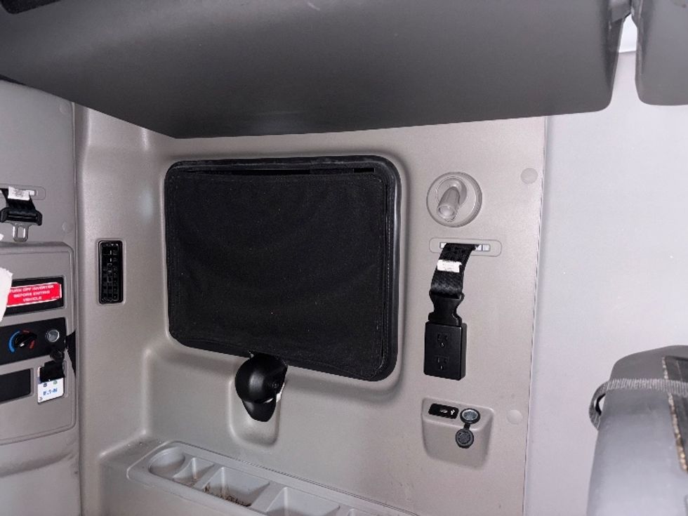 Sleeper Tractor-Heavy Duty Tractors-International-2023-LT625-Columbus-OH-665,988\n\t\tmiles-$ 39,500 - Image 17