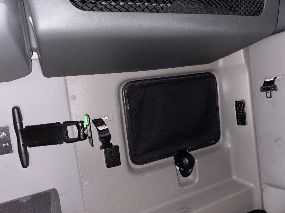 Sleeper Tractor-Heavy Duty Tractors-International-2023-LT625-Columbus-OH-665,988\n\t\tmiles-$ 39,500 - Image 18