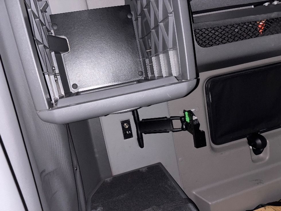 Sleeper Tractor-Heavy Duty Tractors-International-2023-LT625-Columbus-OH-665,988\n\t\tmiles-$ 39,500 - Image 19