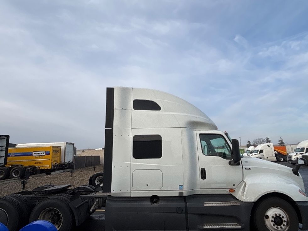 Sleeper Tractor-Heavy Duty Tractors-International-2023-LT625-Columbus-OH-665,988\n\t\tmiles-$ 39,500 - Image 8