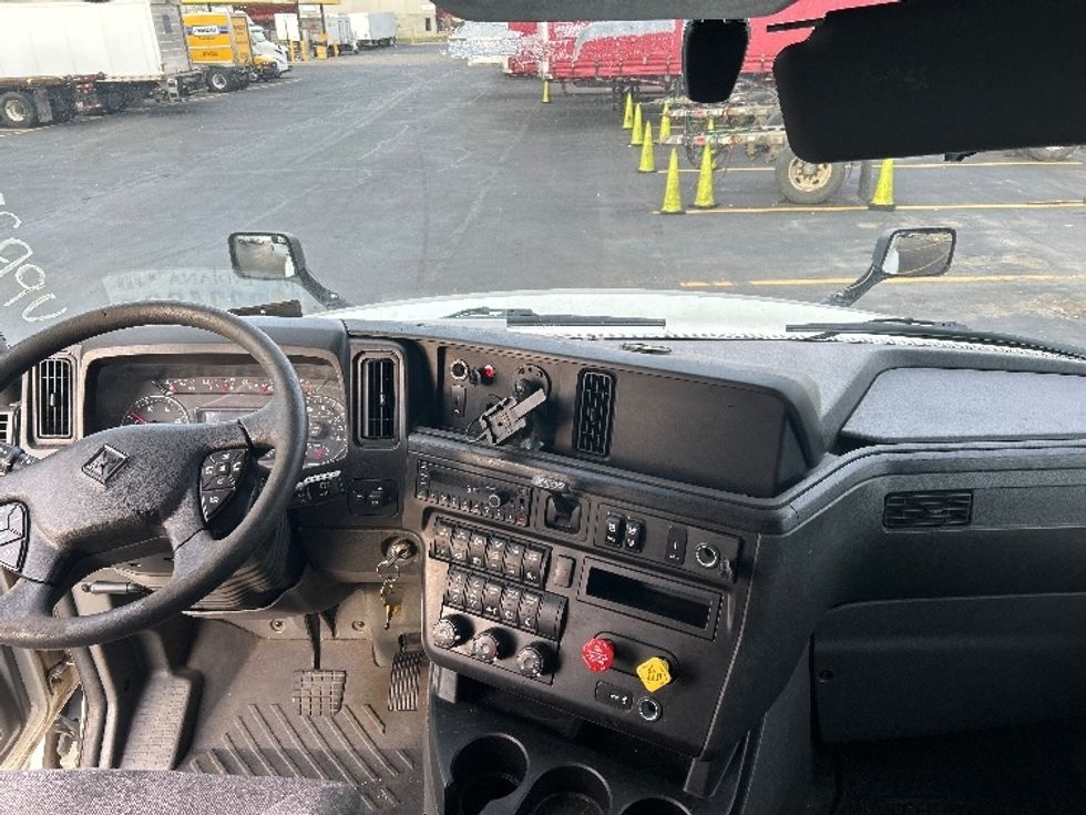 Sleeper Tractor-Heavy Duty Tractors-International-2023-LT625-Columbus-OH-679,103\n\t\tmiles-$ 38,250 - Image 12