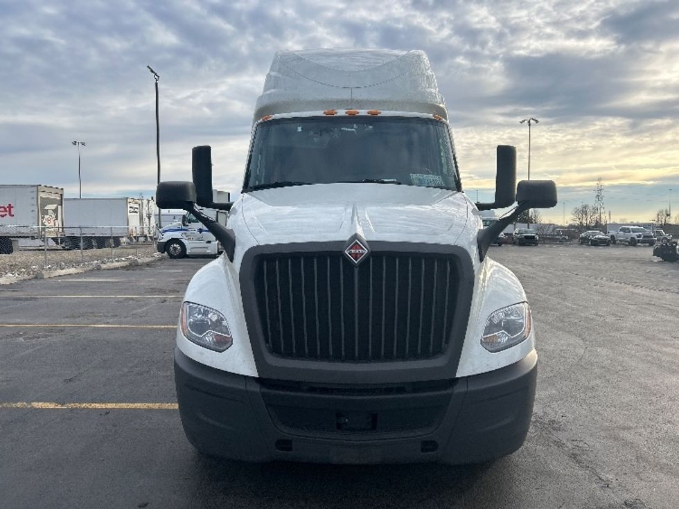 Sleeper Tractor-Heavy Duty Tractors-International-2023-LT625-Columbus-OH-679,103\n\t\tmiles-$ 38,250 - Image 2