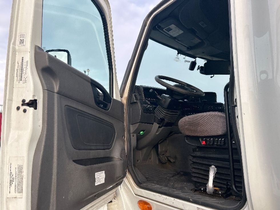 Sleeper Tractor-Heavy Duty Tractors-International-2023-LT625-Columbus-OH-679,103\n\t\tmiles-$ 38,250 - Image 9