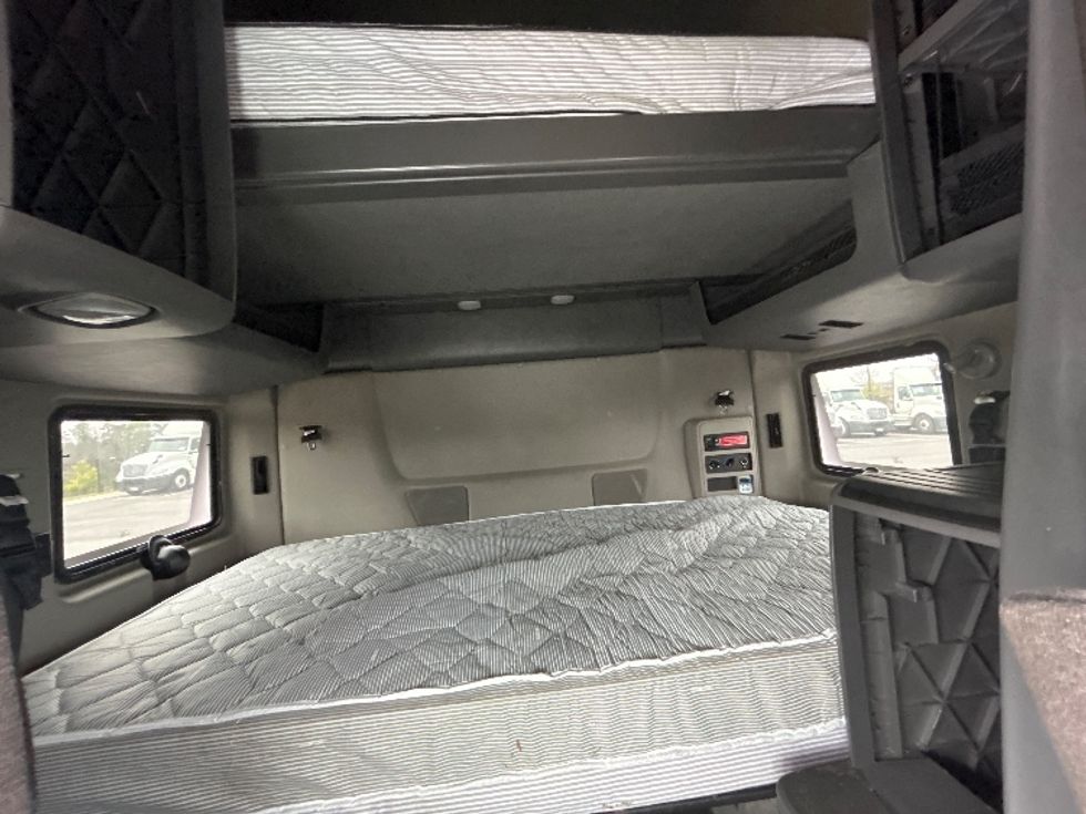 Sleeper Tractor-Heavy Duty Tractors-International-2023-LT625-Concord-NC-520,505\n\t\tmiles-$ 54,750 - Image 16