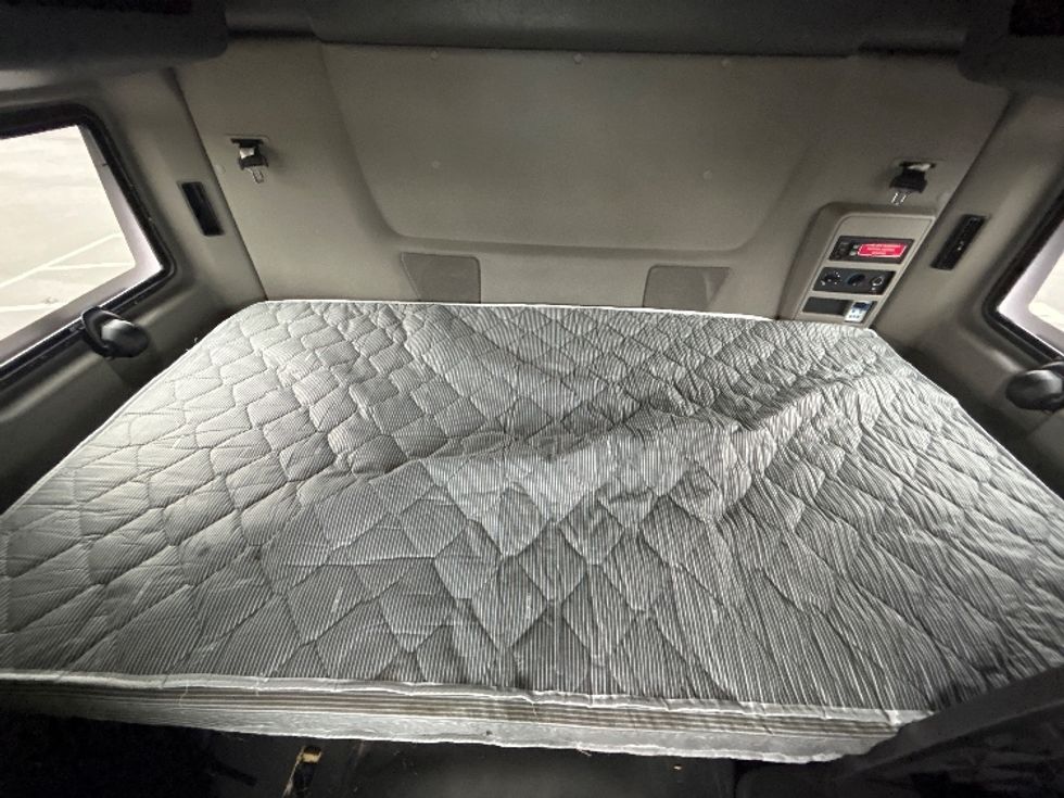 Sleeper Tractor-Heavy Duty Tractors-International-2023-LT625-Concord-NC-520,505\n\t\tmiles-$ 54,750 - Image 17