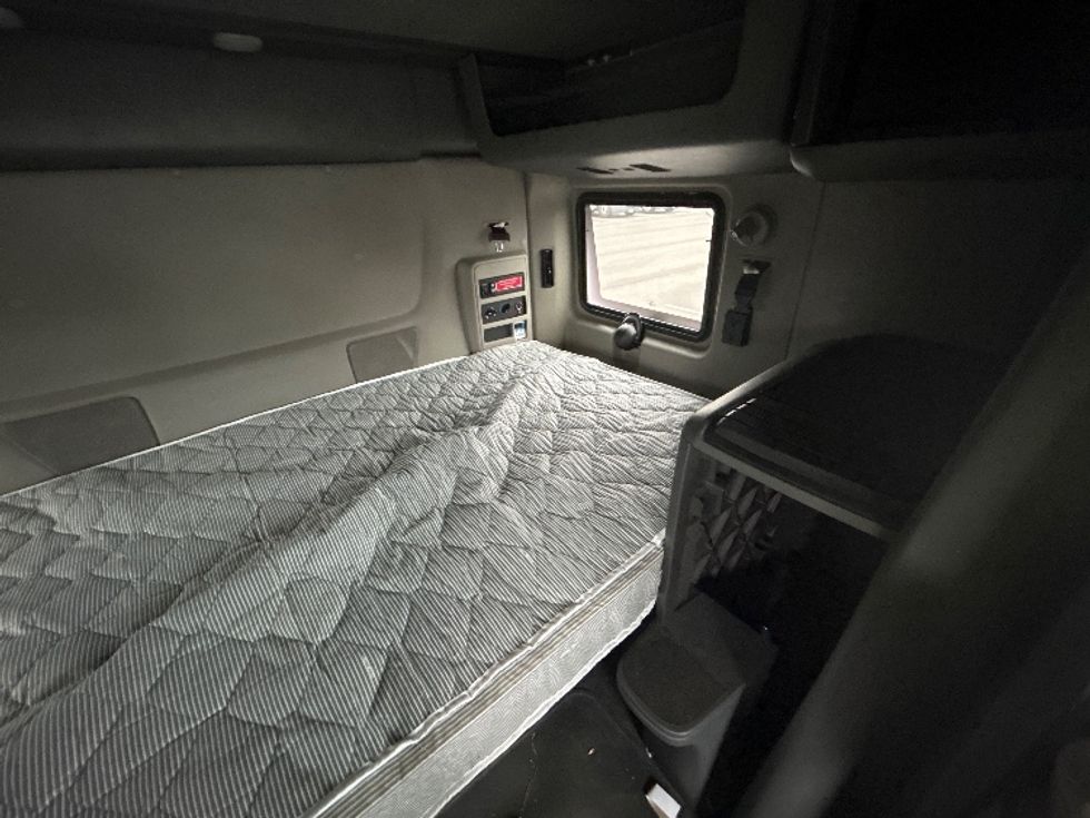 Sleeper Tractor-Heavy Duty Tractors-International-2023-LT625-Concord-NC-520,505\n\t\tmiles-$ 54,750 - Image 18