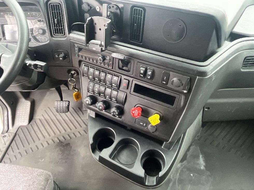 Sleeper Tractor-Heavy Duty Tractors-International-2023-LT625-Cranbury-NJ-526,434\n\t\tmiles-$ 52,500 - Image 12