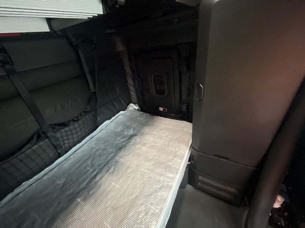 Sleeper Tractor-Heavy Duty Tractors-International-2023-LT625-Cranbury-NJ-526,434\n\t\tmiles-$ 52,500 - Image 18