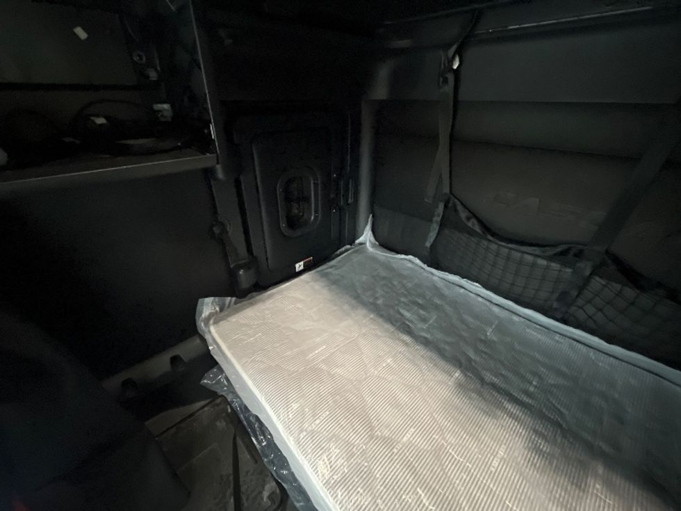 Sleeper Tractor-Heavy Duty Tractors-International-2023-LT625-Cranbury-NJ-526,434\n\t\tmiles-$ 52,500 - Image 19