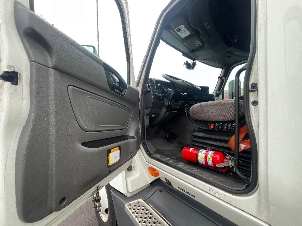 Sleeper Tractor-Heavy Duty Tractors-International-2023-LT625-Cranbury-NJ-526,434\n\t\tmiles-$ 52,500 - Image 9