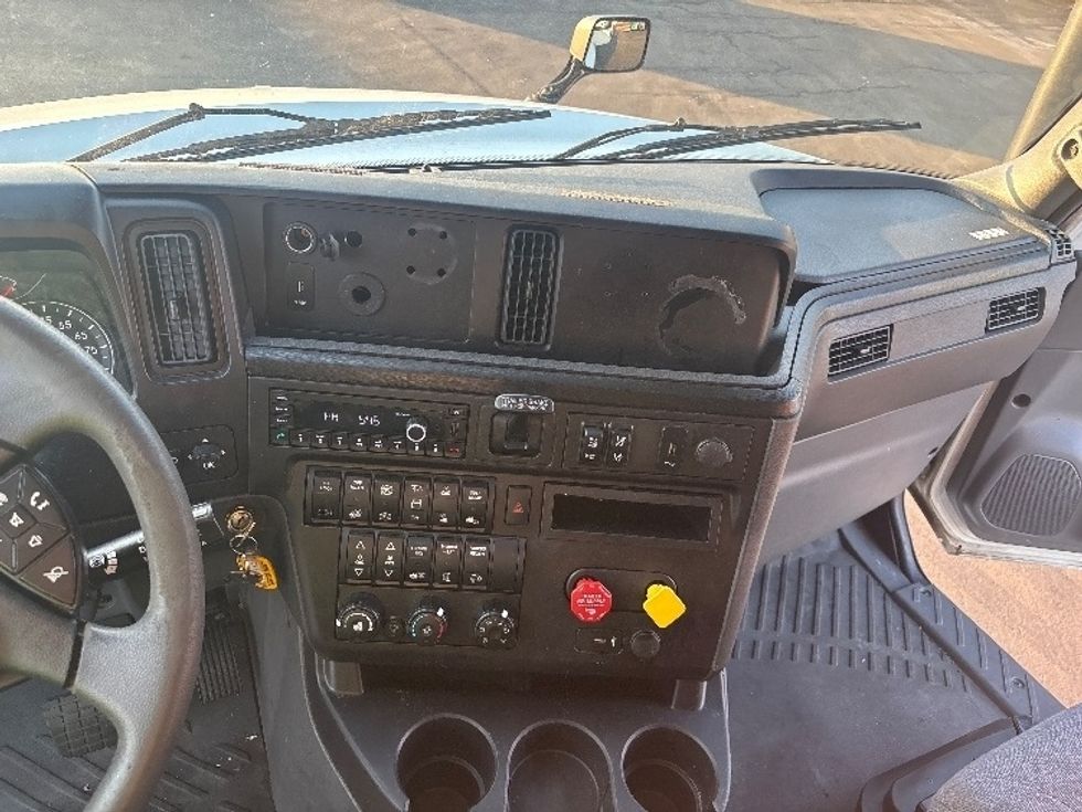 Sleeper Tractor-Heavy Duty Tractors-International-2023-LT625-Cranbury-NJ-643,729\n\t\tmiles-$ 41,500 - Image 12