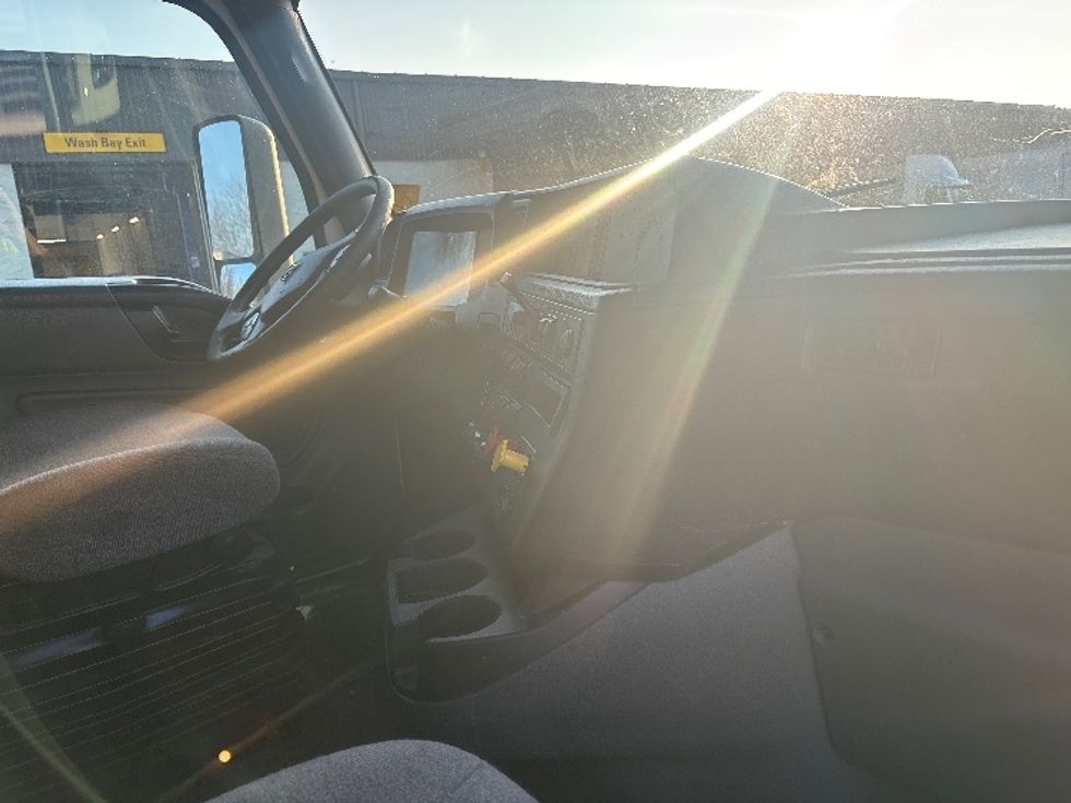 Sleeper Tractor-Heavy Duty Tractors-International-2023-LT625-Cranbury-NJ-643,729\n\t\tmiles-$ 41,500 - Image 15