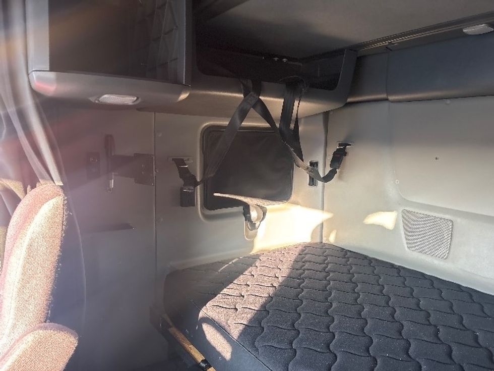 Sleeper Tractor-Heavy Duty Tractors-International-2023-LT625-Cranbury-NJ-643,729\n\t\tmiles-$ 41,500 - Image 19