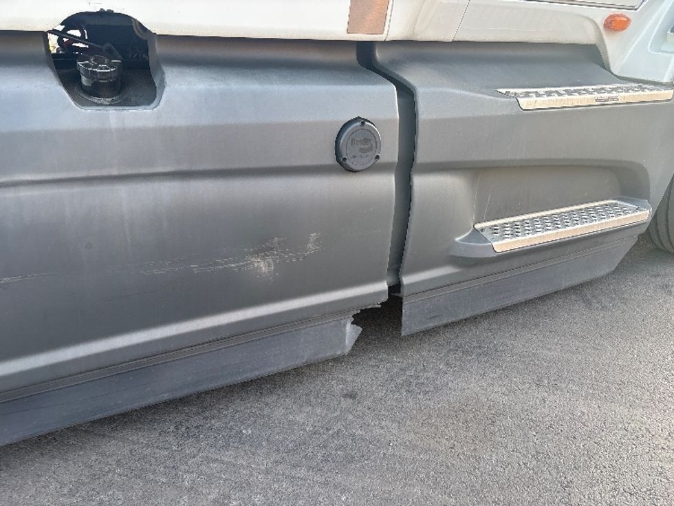 Sleeper Tractor-Heavy Duty Tractors-International-2023-LT625-Cranbury-NJ-643,729\n\t\tmiles-$ 41,500 - Image 24