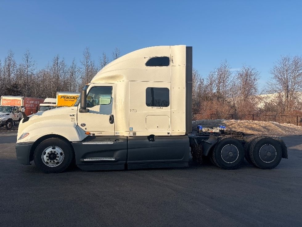 Sleeper Tractor-Heavy Duty Tractors-International-2023-LT625-Cranbury-NJ-643,729\n\t\tmiles-$ 41,500 - Image 4