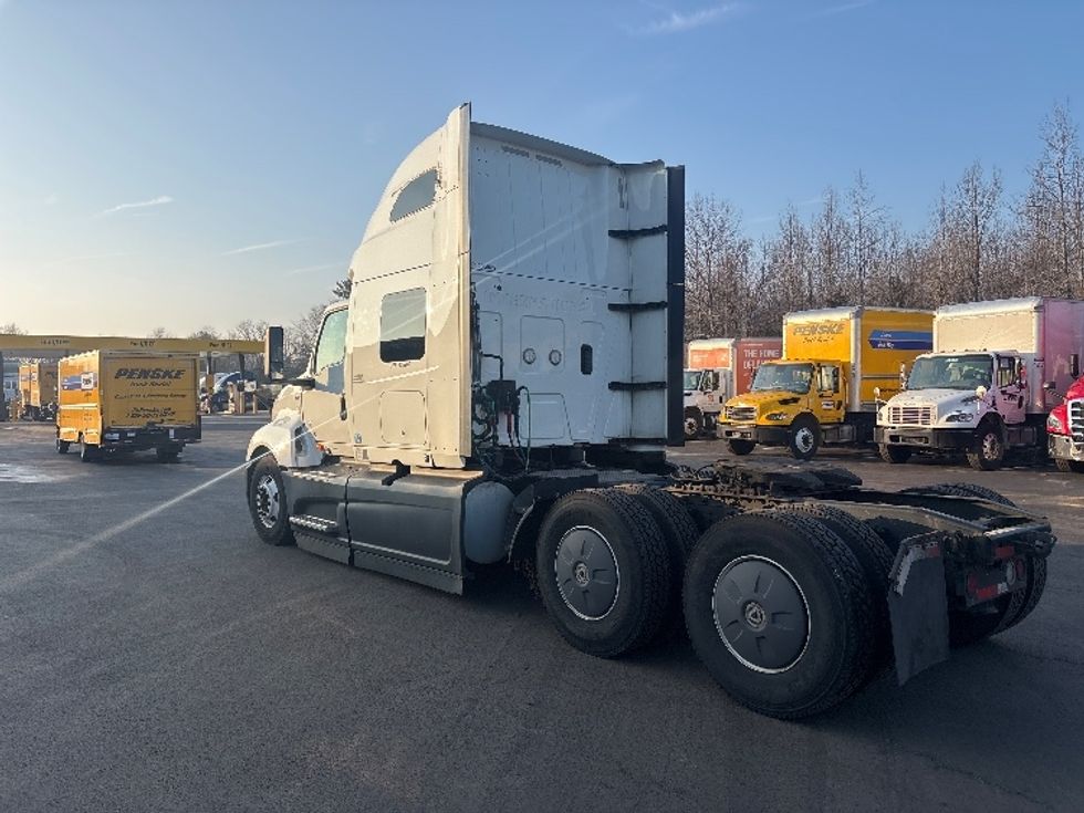 Sleeper Tractor-Heavy Duty Tractors-International-2023-LT625-Cranbury-NJ-643,729\n\t\tmiles-$ 41,500 - Image 5