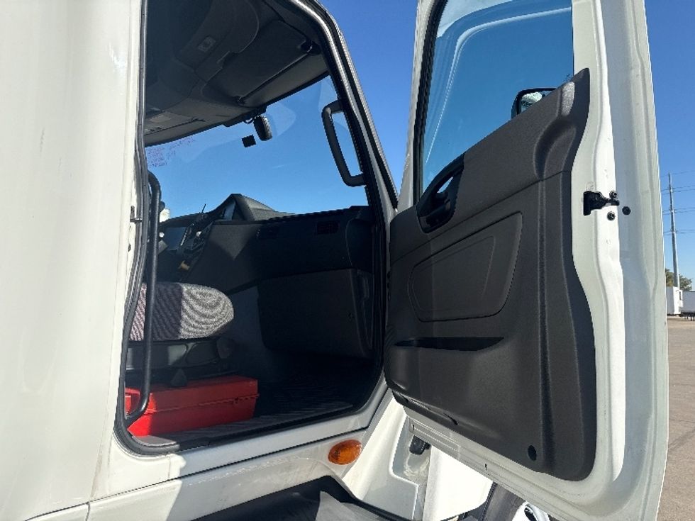 Sleeper Tractor-Heavy Duty Tractors-International-2023-LT625-Dallas-TX-313,728\n\t\tmiles-$ 82,250 - Image 13