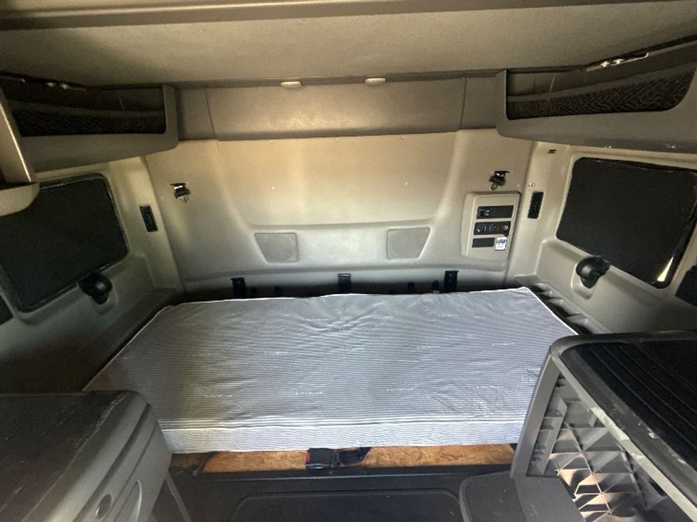 Sleeper Tractor-Heavy Duty Tractors-International-2023-LT625-Dallas-TX-313,728\n\t\tmiles-$ 82,250 - Image 16