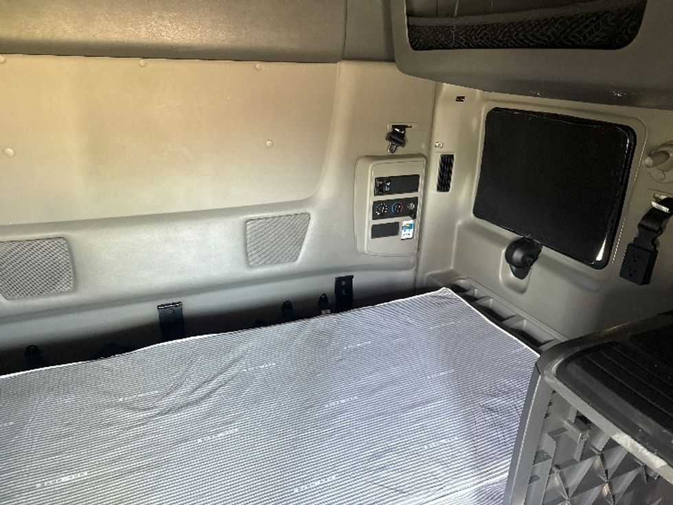 Sleeper Tractor-Heavy Duty Tractors-International-2023-LT625-Dallas-TX-313,728\n\t\tmiles-$ 82,250 - Image 17