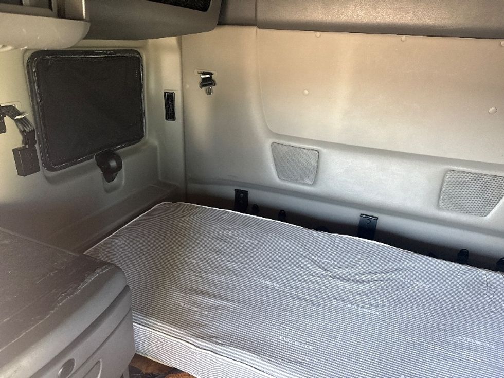 Sleeper Tractor-Heavy Duty Tractors-International-2023-LT625-Dallas-TX-313,728\n\t\tmiles-$ 82,250 - Image 18