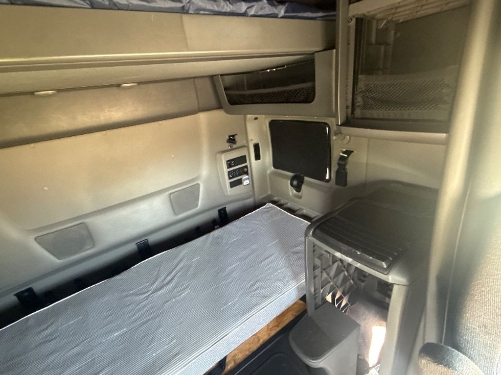 Sleeper Tractor-Heavy Duty Tractors-International-2023-LT625-Dallas-TX-313,728\n\t\tmiles-$ 82,250 - Image 19