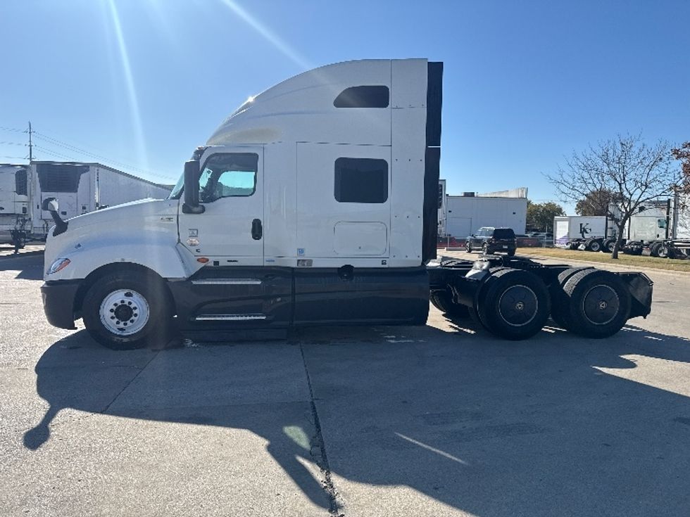 Sleeper Tractor-Heavy Duty Tractors-International-2023-LT625-Dallas-TX-313,728\n\t\tmiles-$ 82,250 - Image 4