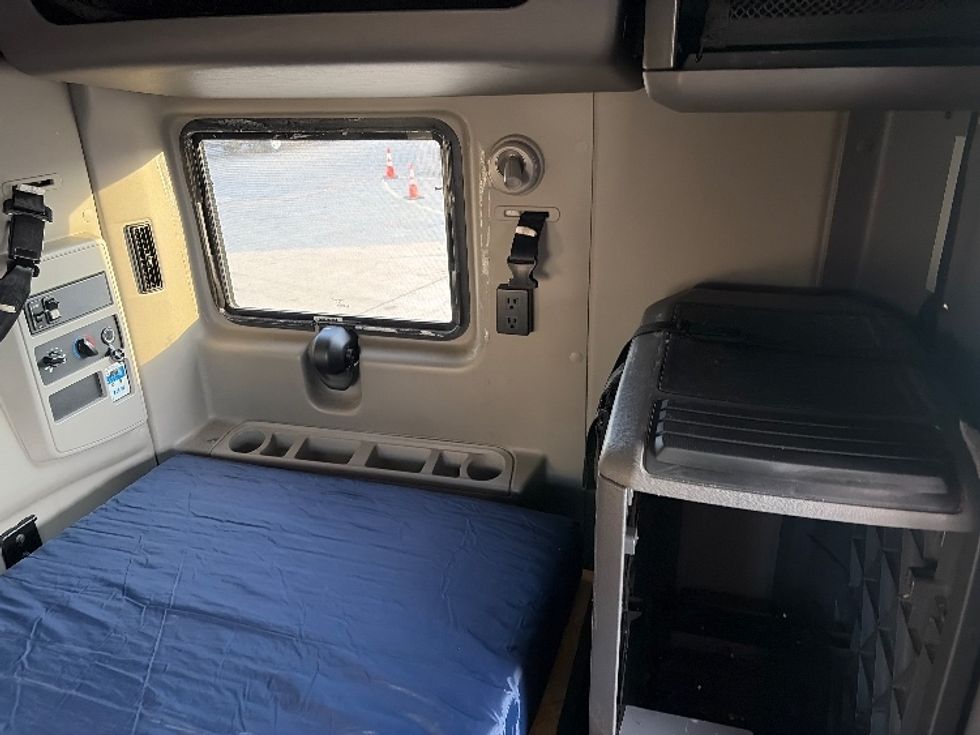 Sleeper Tractor-Heavy Duty Tractors-International-2023-LT625-Dallas-TX-618,806\n\t\tmiles-$ 48,250 - Image 18