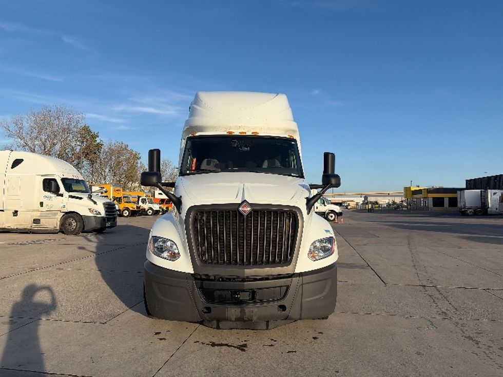 Sleeper Tractor-Heavy Duty Tractors-International-2023-LT625-Dallas-TX-618,806\n\t\tmiles-$ 48,250 - Image 2