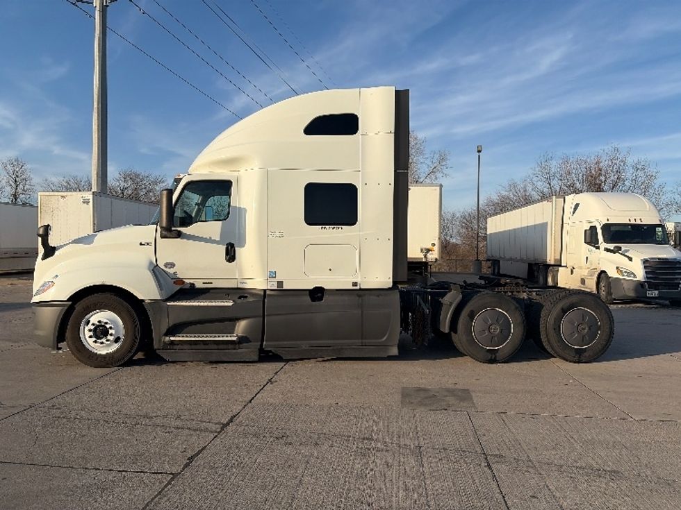 Sleeper Tractor-Heavy Duty Tractors-International-2023-LT625-Dallas-TX-618,806\n\t\tmiles-$ 48,250 - Image 4