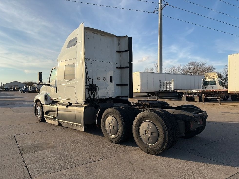 Sleeper Tractor-Heavy Duty Tractors-International-2023-LT625-Dallas-TX-618,806\n\t\tmiles-$ 48,250 - Image 5