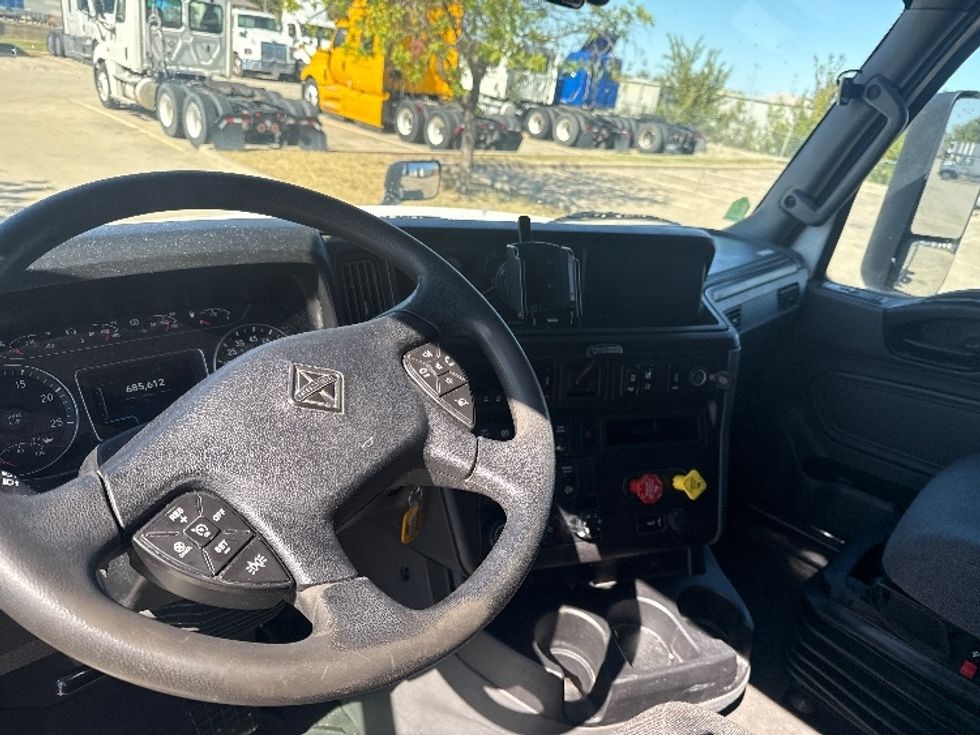 Sleeper Tractor-Heavy Duty Tractors-International-2023-LT625-Dallas-TX-685,670\n\t\tmiles-$ 45,500 - Image 11