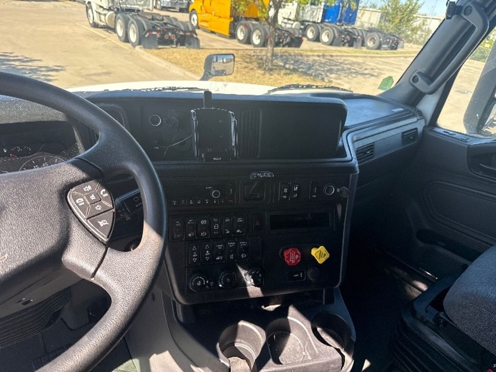Sleeper Tractor-Heavy Duty Tractors-International-2023-LT625-Dallas-TX-685,670\n\t\tmiles-$ 45,500 - Image 12