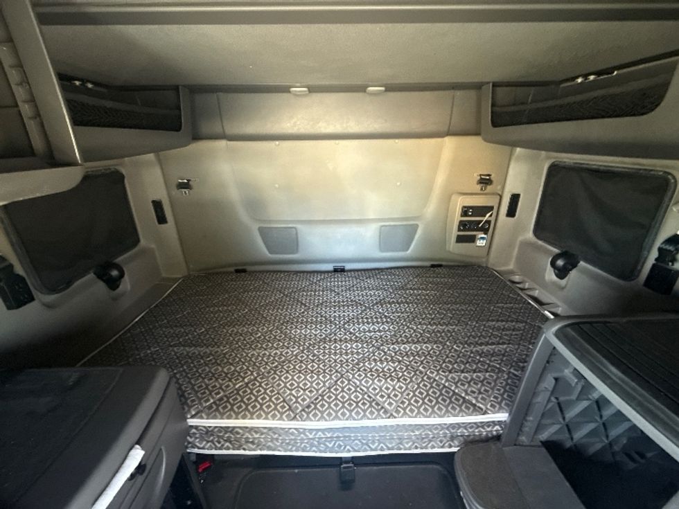 Sleeper Tractor-Heavy Duty Tractors-International-2023-LT625-Dallas-TX-685,670\n\t\tmiles-$ 45,500 - Image 16