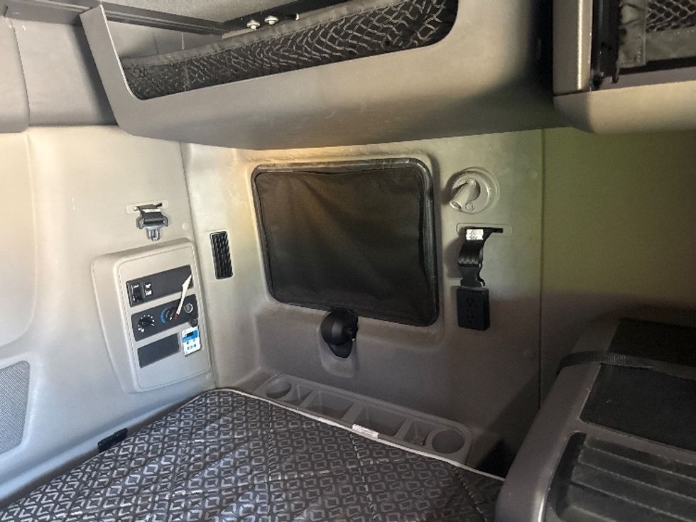 Sleeper Tractor-Heavy Duty Tractors-International-2023-LT625-Dallas-TX-685,670\n\t\tmiles-$ 45,500 - Image 18