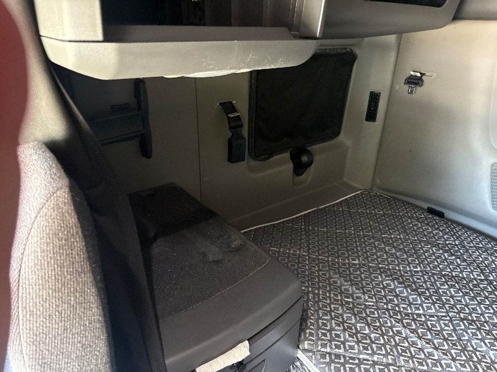 Sleeper Tractor-Heavy Duty Tractors-International-2023-LT625-Dallas-TX-685,670\n\t\tmiles-$ 45,500 - Image 19