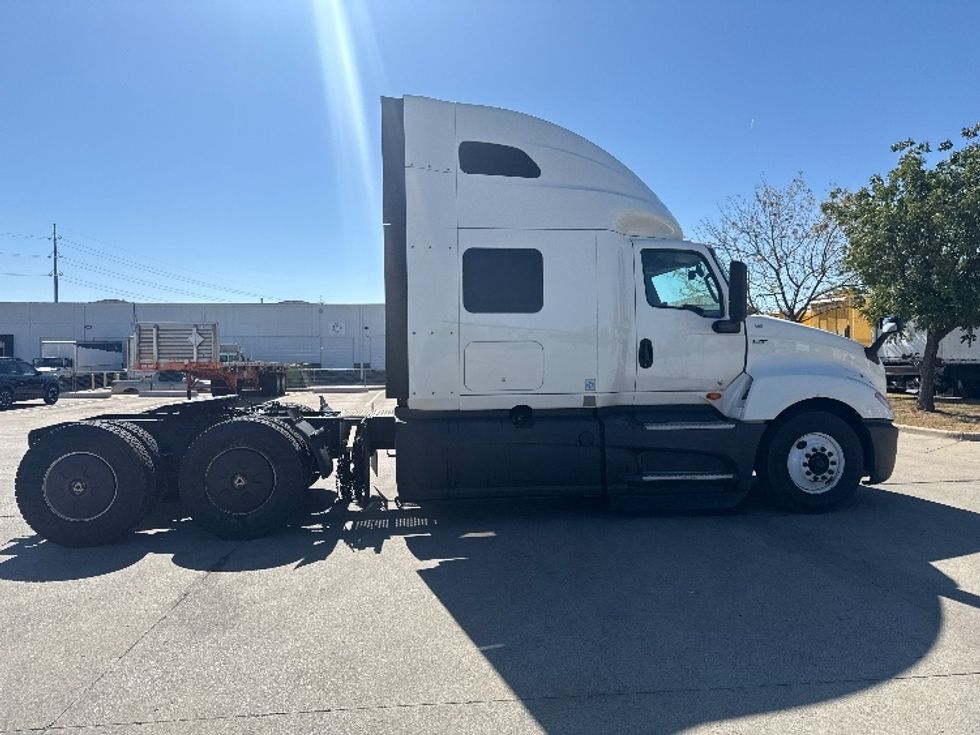 Sleeper Tractor-Heavy Duty Tractors-International-2023-LT625-Dallas-TX-685,670\n\t\tmiles-$ 45,500 - Image 8