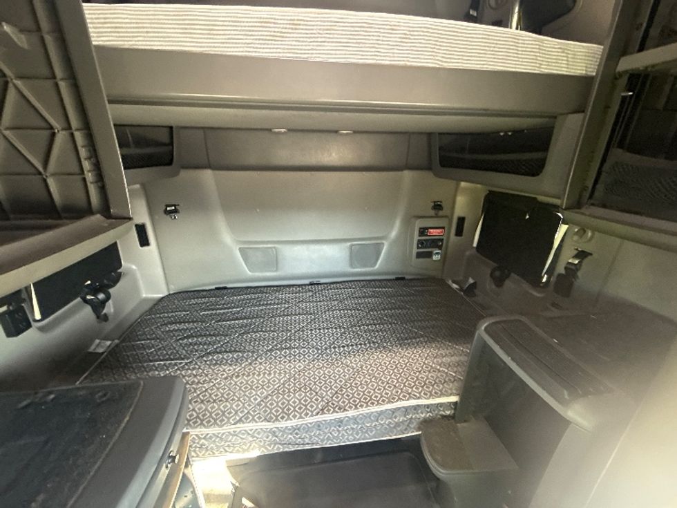 Sleeper Tractor-Heavy Duty Tractors-International-2023-LT625-Dallas-TX-778,771\n\t\tmiles-$ 38,500 - Image 17