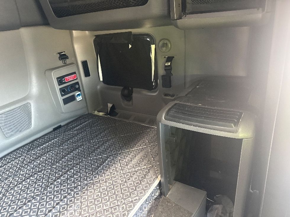 Sleeper Tractor-Heavy Duty Tractors-International-2023-LT625-Dallas-TX-778,771\n\t\tmiles-$ 38,500 - Image 18