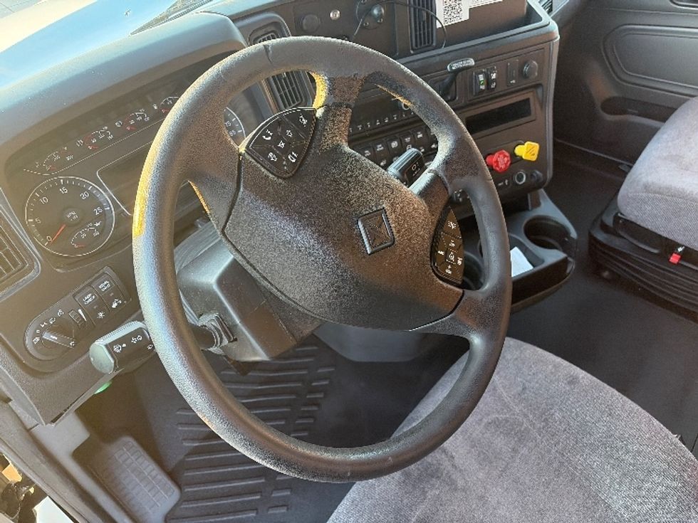 Sleeper Tractor-Heavy Duty Tractors-International-2023-LT625-Dallas-TX-833,179\n\t\tmiles-$ 34,000 - Image 10