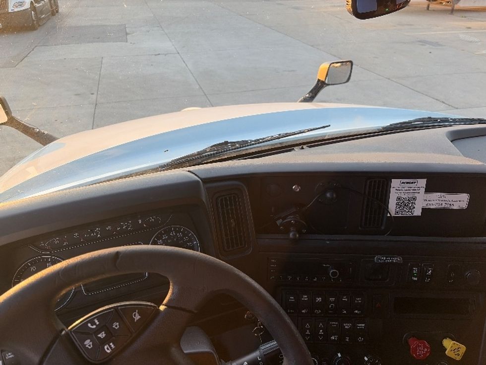 Sleeper Tractor-Heavy Duty Tractors-International-2023-LT625-Dallas-TX-833,179\n\t\tmiles-$ 34,000 - Image 11