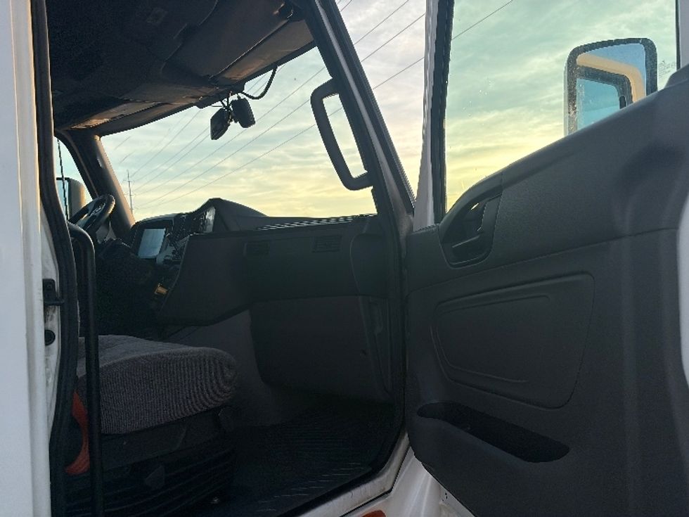 Sleeper Tractor-Heavy Duty Tractors-International-2023-LT625-Dallas-TX-833,179\n\t\tmiles-$ 34,000 - Image 13