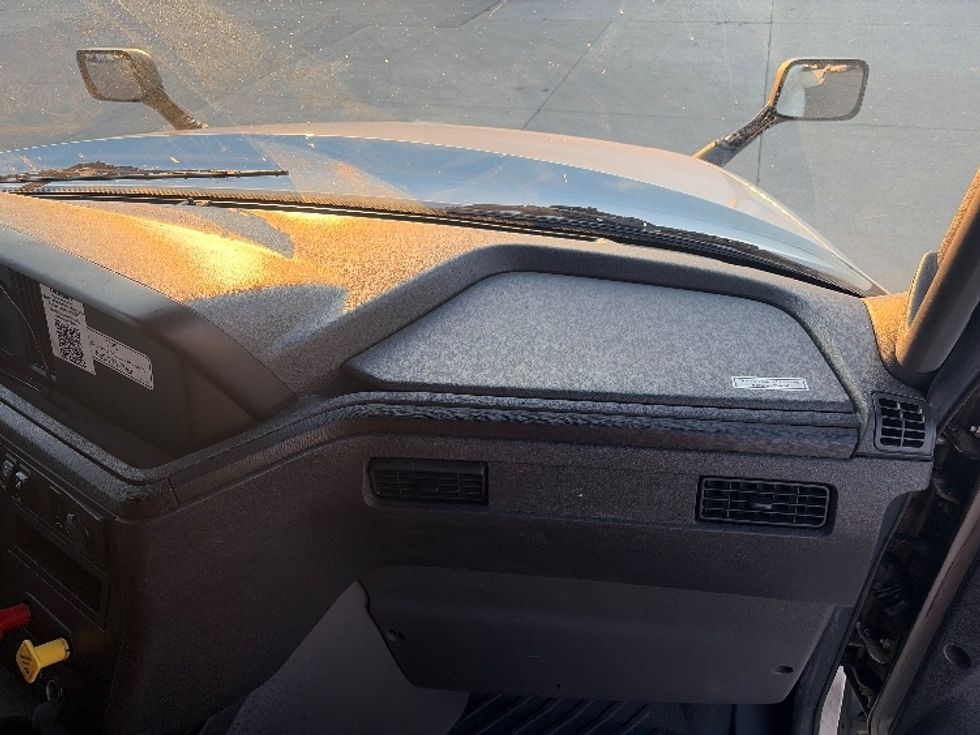 Sleeper Tractor-Heavy Duty Tractors-International-2023-LT625-Dallas-TX-833,179\n\t\tmiles-$ 34,000 - Image 14